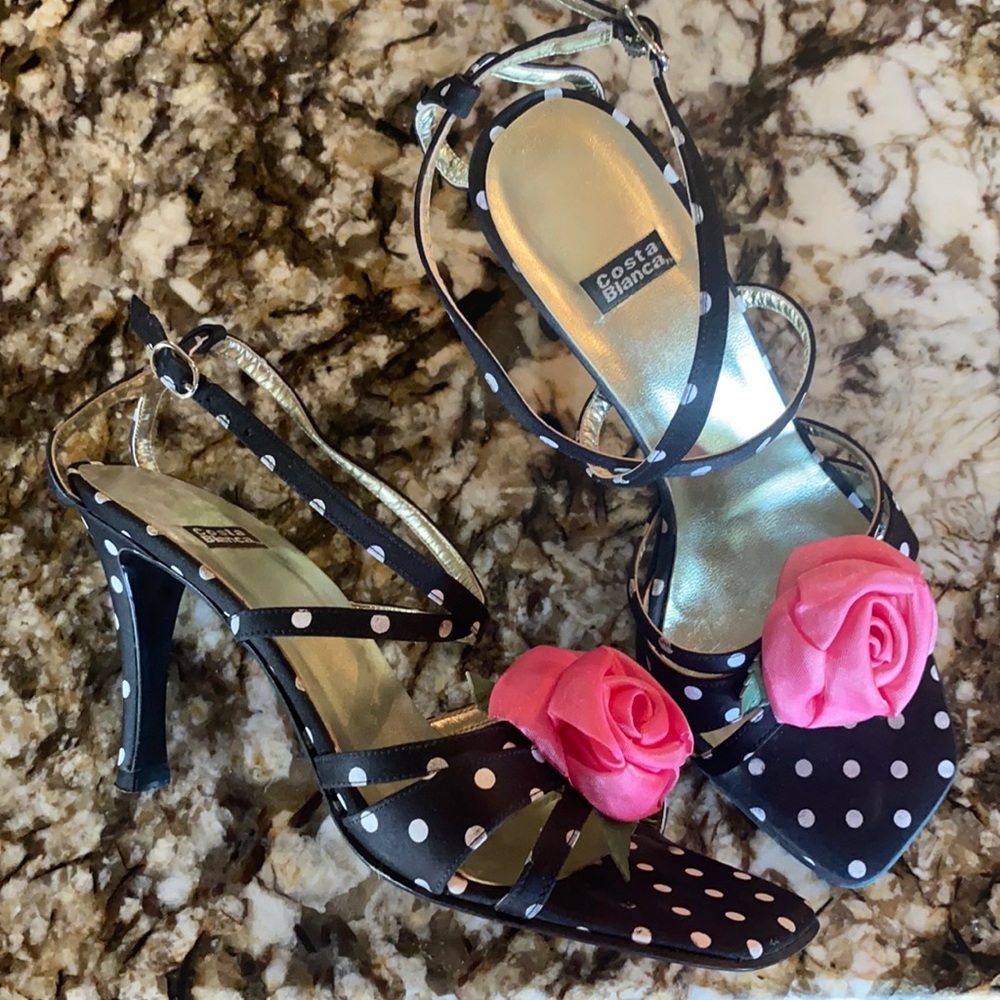 Adorable Polka Dot Sandals w/Pink Rose